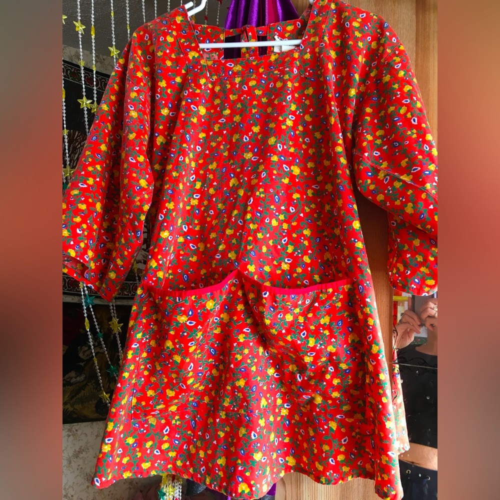 70’s/80’s smock/ apron. Very groovy and mood boosting. 🌼